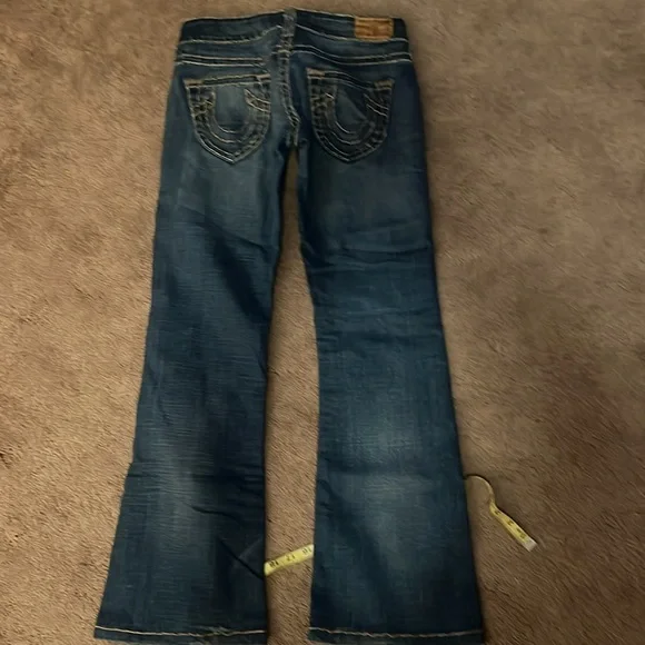 True Religion 
Joey Super T
Size 28
Medium wash
Light distressing - Picture 2 of 7